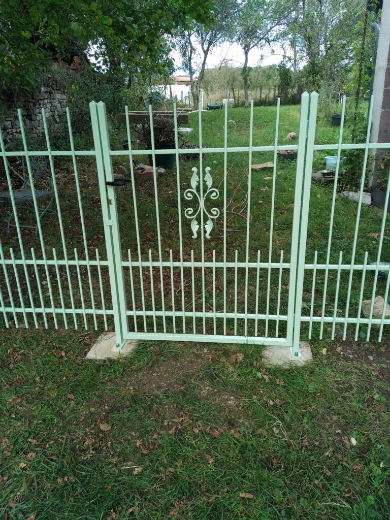 La Forge de la Comté - barrière et portillon